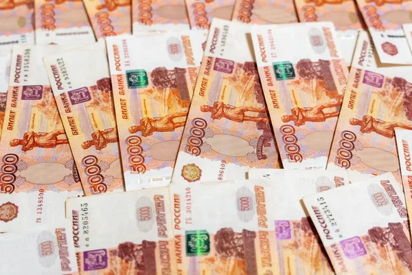 Stole Jsou Ruské Peníze Pět Tisíc Rublů Bankovek — Stock fotografie