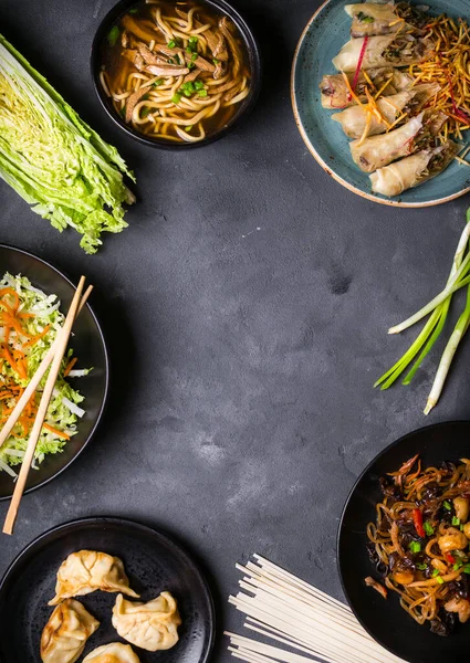Chinesisches Essen Auf Dunklem Hintergrund — Stockfoto