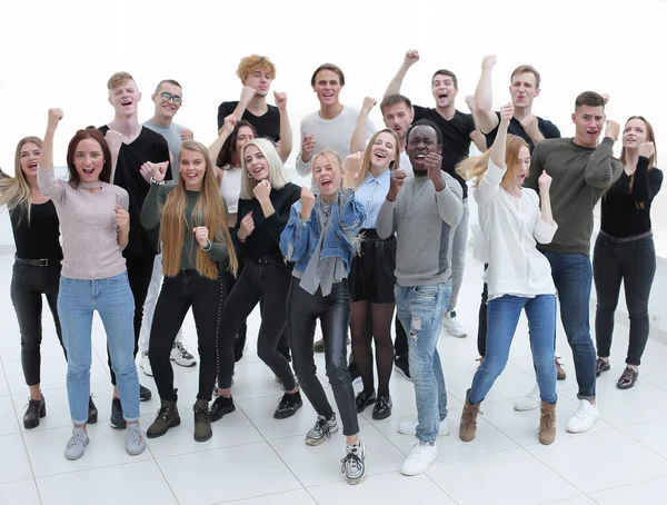Gran Grupo Jóvenes Felices Mostrando Éxito —  Fotos de Stock