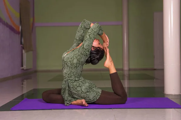 Yoga Elev Övar Yoga Lektion Fitness Klass — Stockfoto