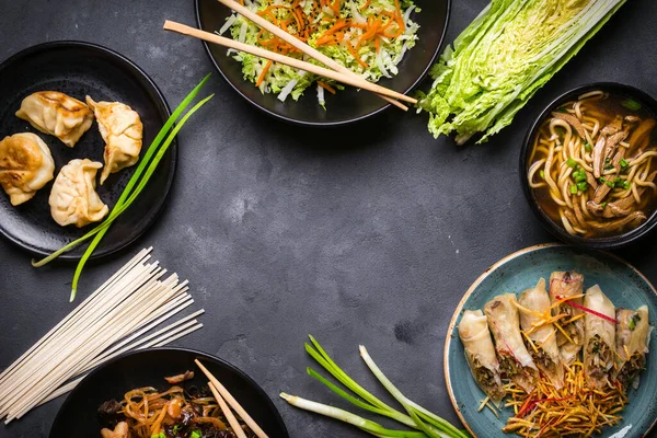 Chinesisches Essen Auf Dunklem Hintergrund — Stockfoto