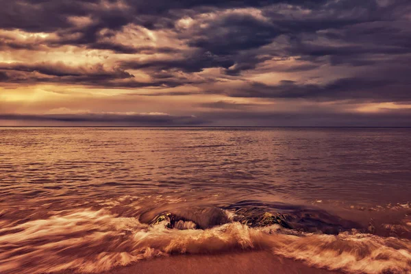 Atemberaubende Langzeitbelichtung Bunte Meereslandschaft — Stockfoto