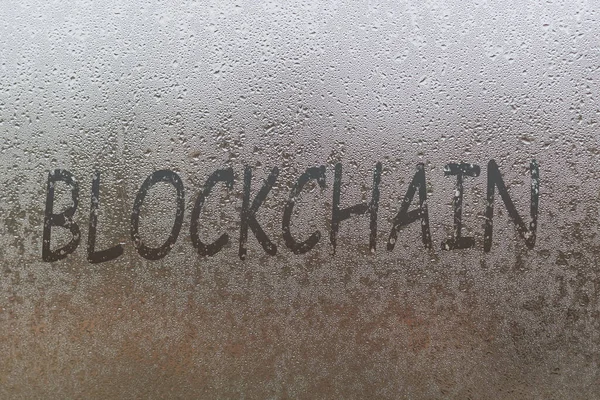 Blockchain Escrito Mão Vidro Molhado Janela Noite — Fotografia de Stock