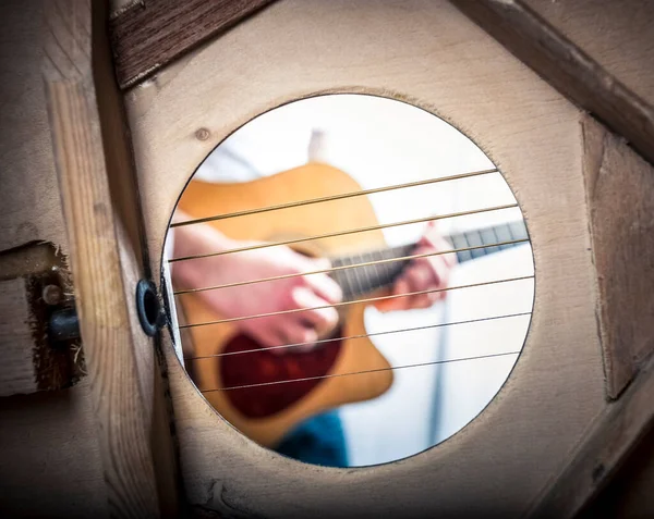 Playing Guitar Seen Hole —  Fotos de Stock