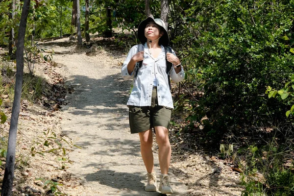 Happy Asian Woman Hat Backpack Trekking Enjoying Nature Tropical Forest — Stockfoto