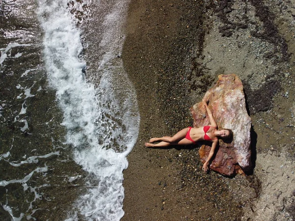 Top Aerial View Young Sensual Blonde Woman Red Bikini Lying — ストック写真