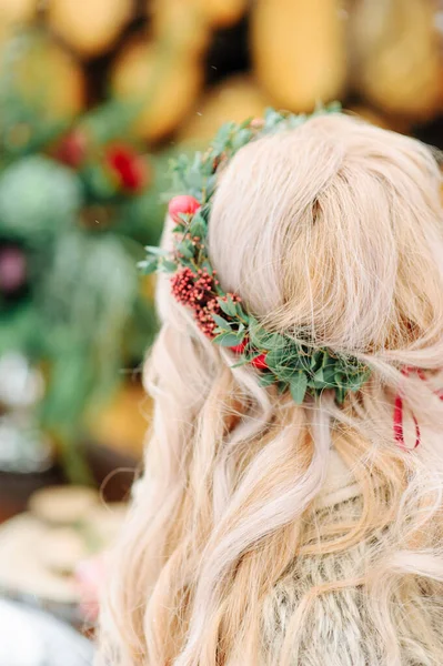 styling wedding decorations on woman head