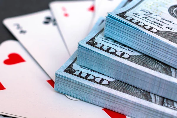 Nagy Tét Kaszinóban Pókerben Kártyákban Pénzben — Stock Fotó