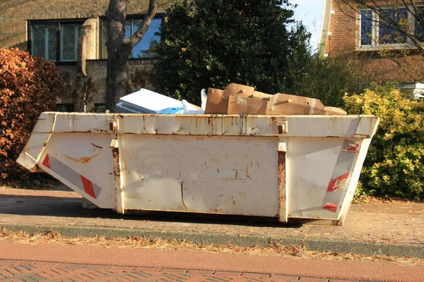 Loaded Dumpster Image Outdoors — Stock Photo, Image