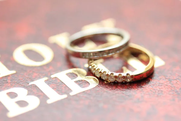 다이아몬드 결혼반지가 가까이 — 스톡 사진
