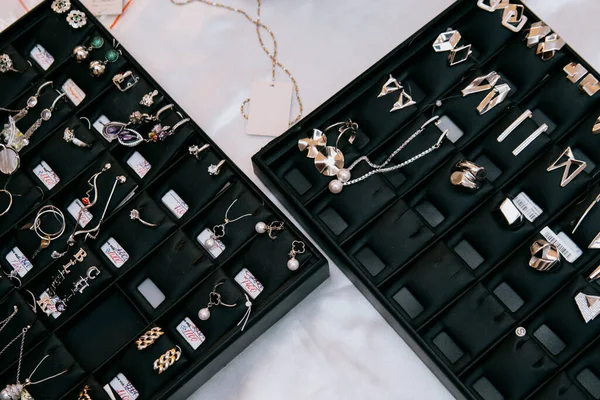 Shop Window Necklaces Jewelry Custome Jewelry Display — Foto Stock