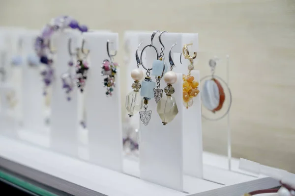Shop Window Necklaces Jewelry Custome Jewelry Display — Stock fotografie