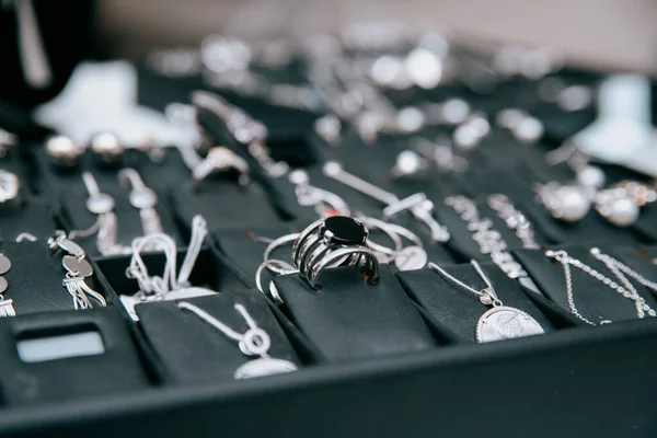 Shop Window Necklaces Jewelry Custome Jewelry Display — Fotografia de Stock