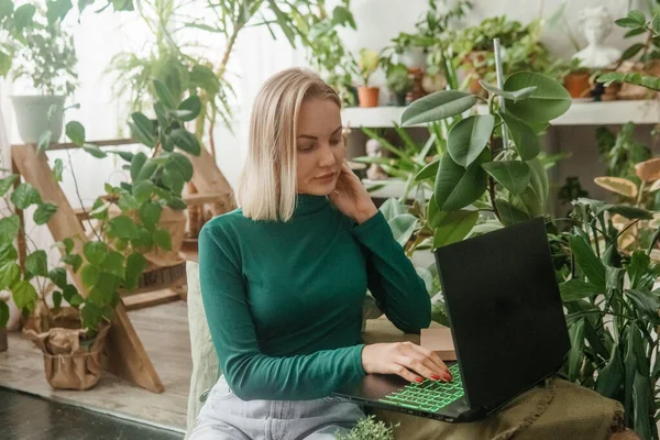 Blonde Woman Room Lot Green Indoor Plants Working Laptop Concept — Stockfoto