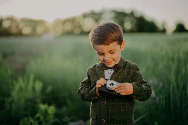 Handsome Little Boy Vintage Retro Camera Kid Young Photographer Studying — Stok fotoğraf