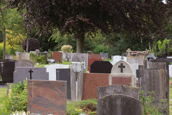 Grabsteine Auf Einem Friedhof — Stockfoto