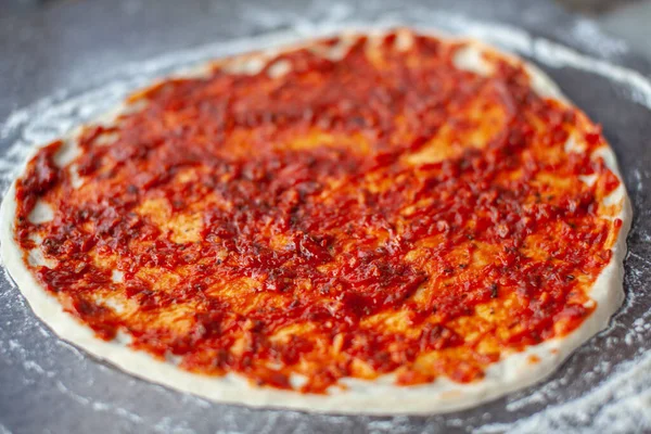 Rolled Out Pizza Dough Floured Slate Surface Photographed Overhead —  Fotos de Stock