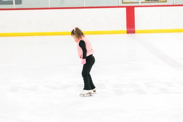 Little Girl Skating Ice — Stock Photo, Image