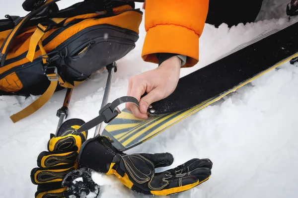 Close Man Hand Adjusting Skis Background Snow Things Putting Skins — Stock fotografie
