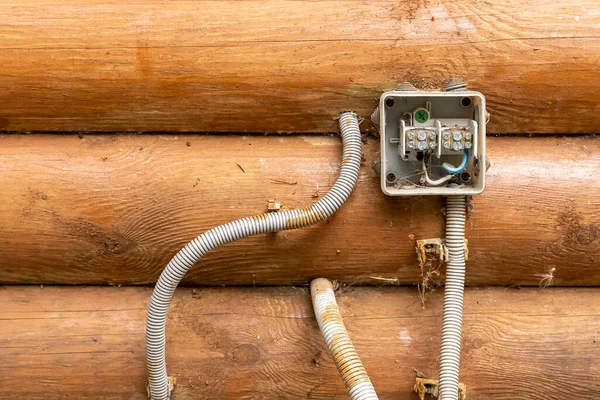 Caja Conexiones Con Cables Eléctricos Retorcidos Soldados Casa Pared —  Fotos de Stock