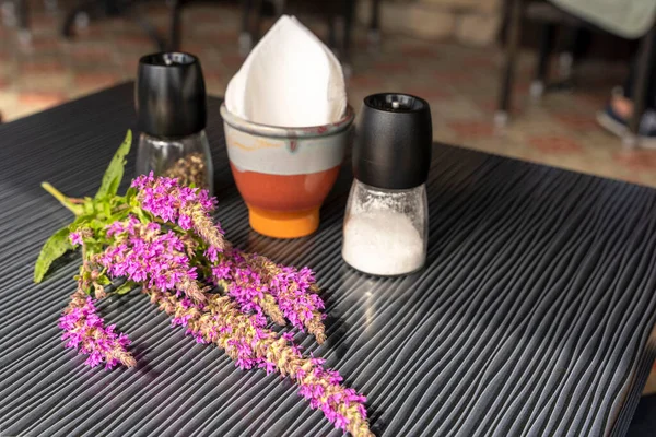Salt Pepper Shaker Napkin Holder Wildflowers Table — Stok fotoğraf