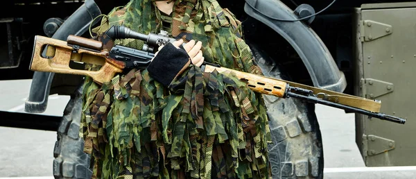 Portrait Gros Plan Sniper Militaire Vêtu Camouflage Vert Armée Avec — Photo