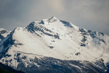 Patagonya 'daki karlı dağların güzel manzarası Arjantin