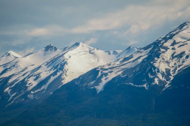 Patagonya 'daki karlı dağların güzel manzarası Arjantin