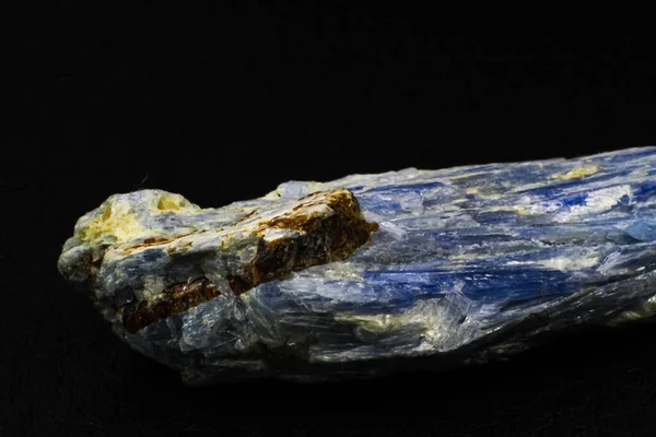 Raw Vibrantly Blue Kyanite Crystal Stone Chunk Close Isolated Blacksurface — Stock Photo, Image