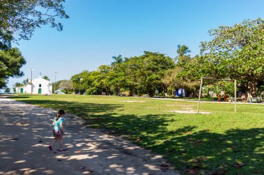 Trancoso Meydanı ve eski kilise. Trancoso, Brezilya 'nın Porto Seguro Bahia eyaletinde yer alan bir şehirdir..