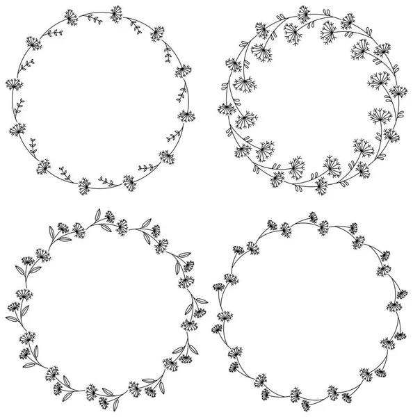 Dört yuvarlak el çizimi çiçek çerçevesi seti. Karalama biçiminde vektör ana hatlı çelenkler.