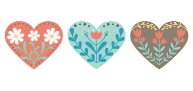 Beyaza izole edilmiş üç dekoratif kalp seti. Bohem tarzında çiçek desenli elementler