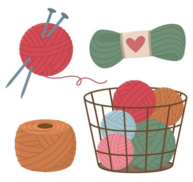 Örgü örmek için güzel malzemeler. İplikli sepet, renkli skein, beyaza izole edilmiş yün ve iğneler.