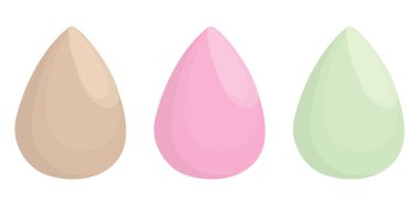 Bej, pembe ve nane renginde makyaj süngeri. Güzellik mikserlerinin beyazı izole edilmiş hali