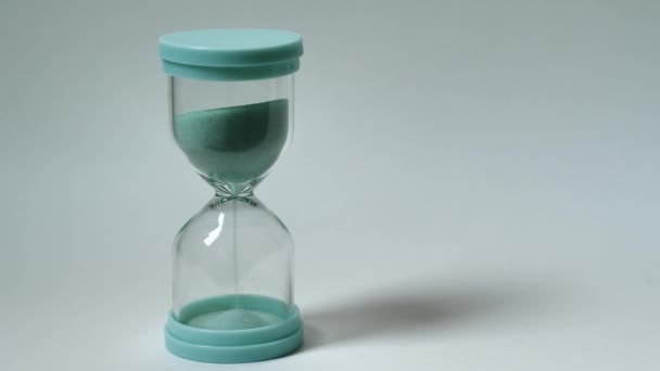 Kum Saati Beyaz Arka Planda Izole Edilmiş Zaman Kavramı Zaman — Stok video