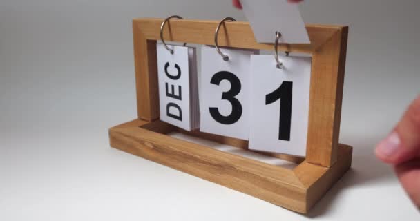 Calendario Perpetuo Con Papeles Colgantes Con Números Meses Fecha Diciembre — Vídeo de stock