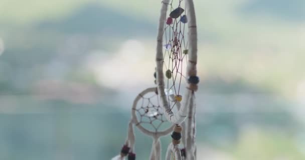 Dream Catcher Hangs Open Air Ethnical Attribute Dream Catcher Feathers — Stockvideo