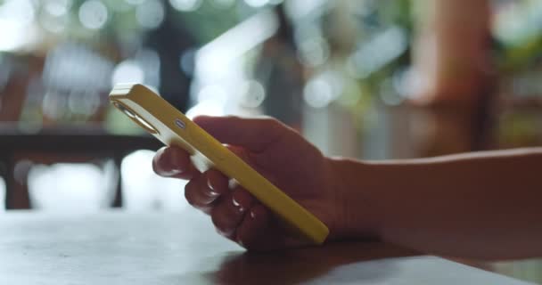 Connexion Sociale Numérique Aide Téléphone Intelligent Pour Rester Contact Avec — Video