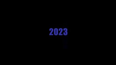 2023 'e kadar zamanlayıcıyla video. Aşağıdan gelen renk ışınları sayıları arttırıyor. Işık gürültüsü.