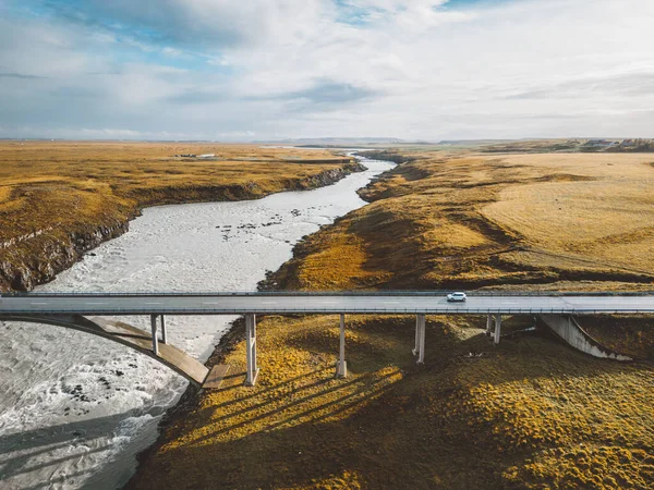Világos Kék Folyó Alatt Híd Vályú Izland Szárazföldi Ősszel Egy — Stock Fotó