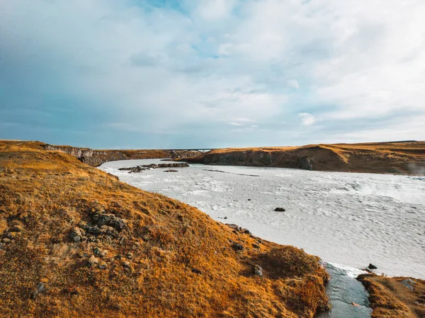 Jasnoniebieska Koryta Rzeki Islandia Kontynentalna Jesienią Chłodny Dzień Wysokiej Jakości — Zdjęcie stockowe