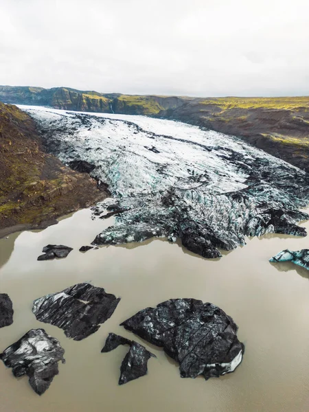 Piękny Widok Powietrza Masywnego Lodowca Svinafellsjokull Islandii Jego Laguny Spowodowanej — Zdjęcie stockowe