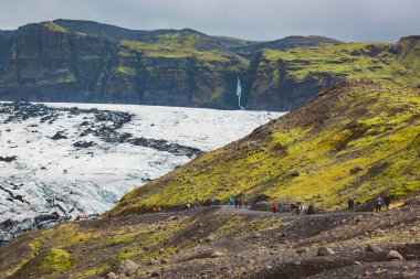 Solheimajokull Buzulu 'nda yürüyüş grubu, İzlanda, Panoramik manzara. Yüksek kalite fotoğraf