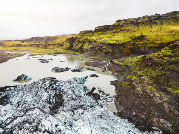 冰岛巨大的Svinafellsjokull冰川及其因全球变暖造成的泻湖的空中美景 高质量的照片 — 图库照片