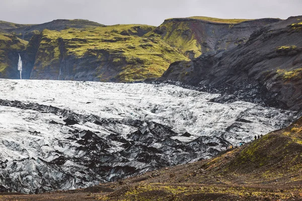 추위에 아이슬란드 자연의 아름다움으로 산들의 아름다운 고품질 — 스톡 사진