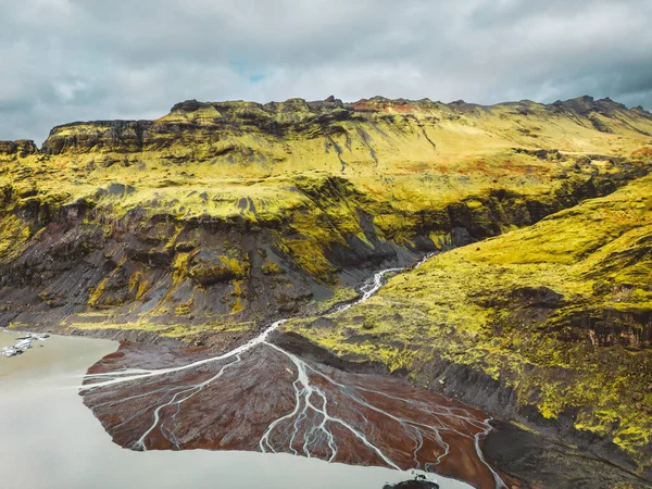 Widok Lotu Ptaka Islandzkie Koryto Rzeki Wpływające Morza Rzeka Przepływająca — Zdjęcie stockowe
