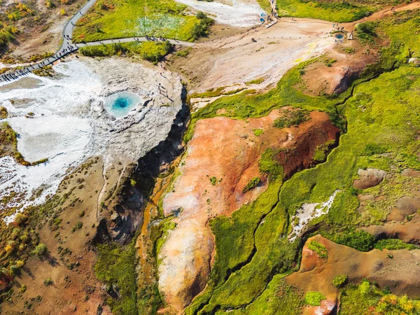 ストロックル間欠泉 ガイザー温泉 アイスランドのグレート ガイザーの空中ビュー — ストック写真