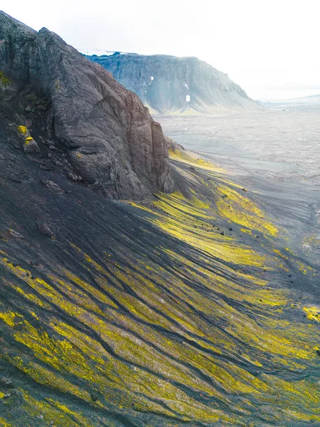 Удалённые Вулканические Земли Материке Исландии Окружённые Яркими Зелёными Кустами Вулканическими — стоковое фото