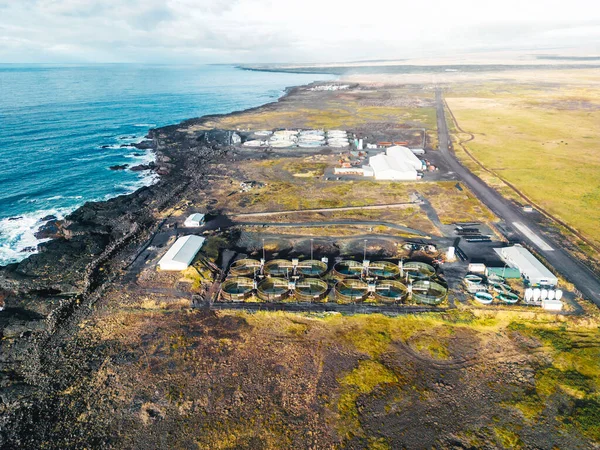 Vattenreningsverk För Miljö Eller Hälsosamt Koncept Någonstans Island Vid Havet — Stockfoto