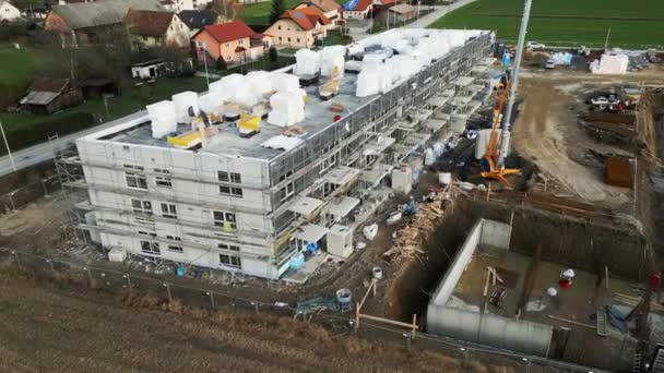 スロベニアの田舎のどこかに建設現場の空中ビュー 田舎の新築住宅の建設現場 — ストック動画